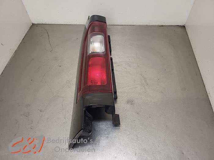 Achterlicht links van een Renault Trafic, Gebruikt, -, Renault, -