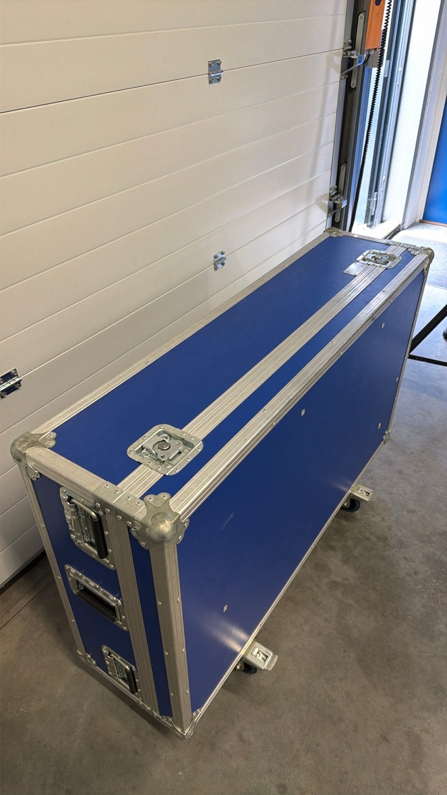 Blauwe flightcase op wielen voor diverse apparatuur, Muziek en Instrumenten, Behuizingen en Koffers, Ophalen, Gebruikt, Overige instrumenten