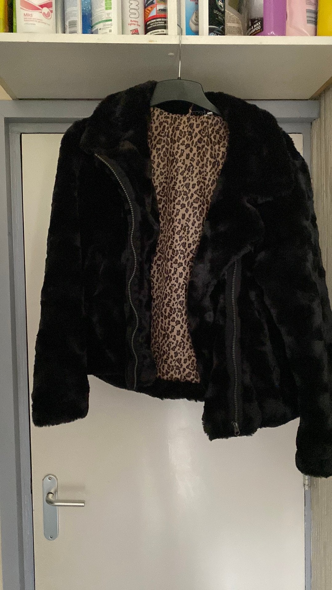 Zwart namaak bontjasje, Kleding | Dames, Jassen | Winter, Ophalen of Verzenden, Zo goed als nieuw, Zwart