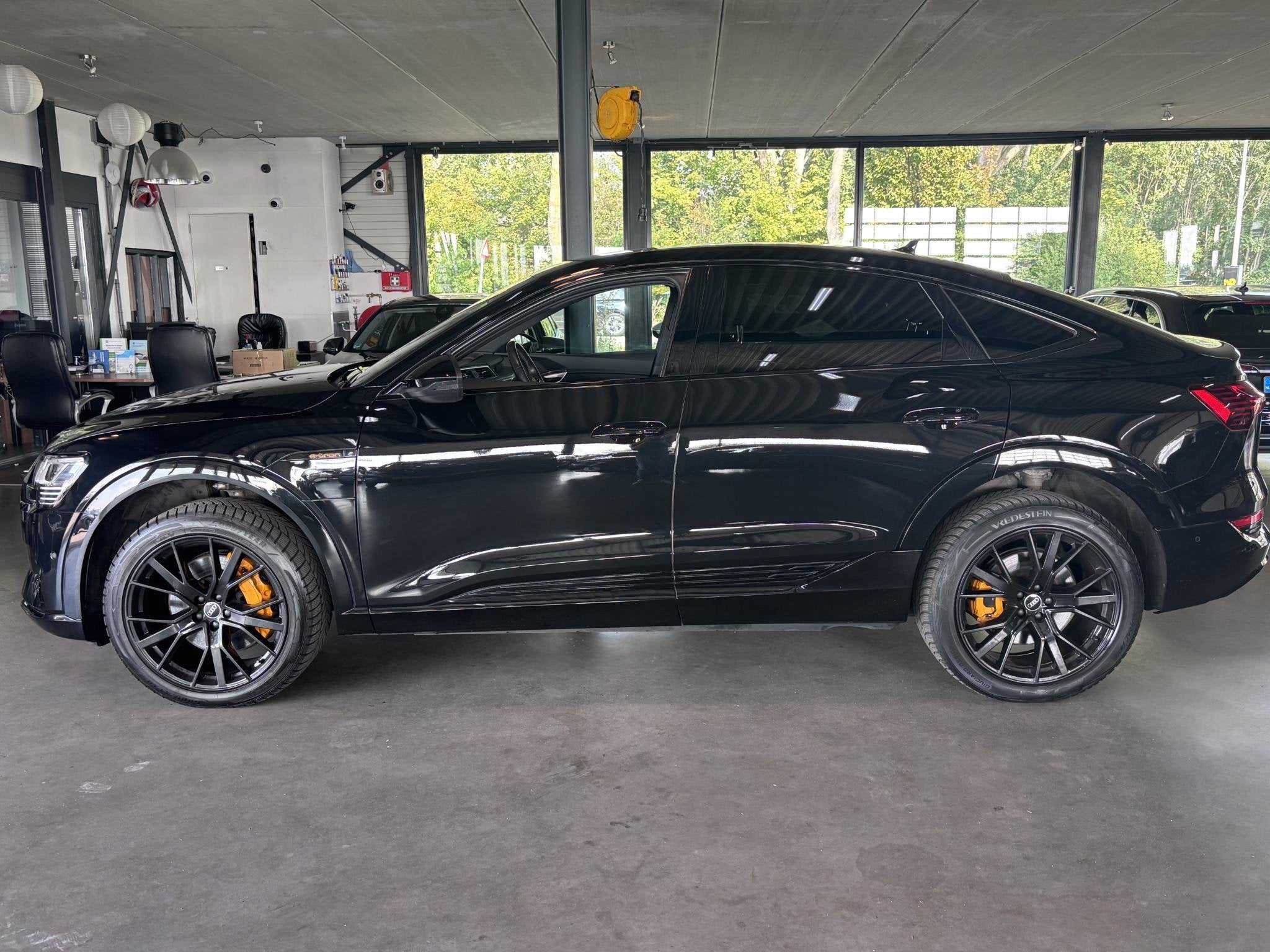 Audi e-tron Sportback 55 quattro Advanced edition Plus 95 kW, Auto's, Automaat, 131 €/maand, Zwart, 95 kWh