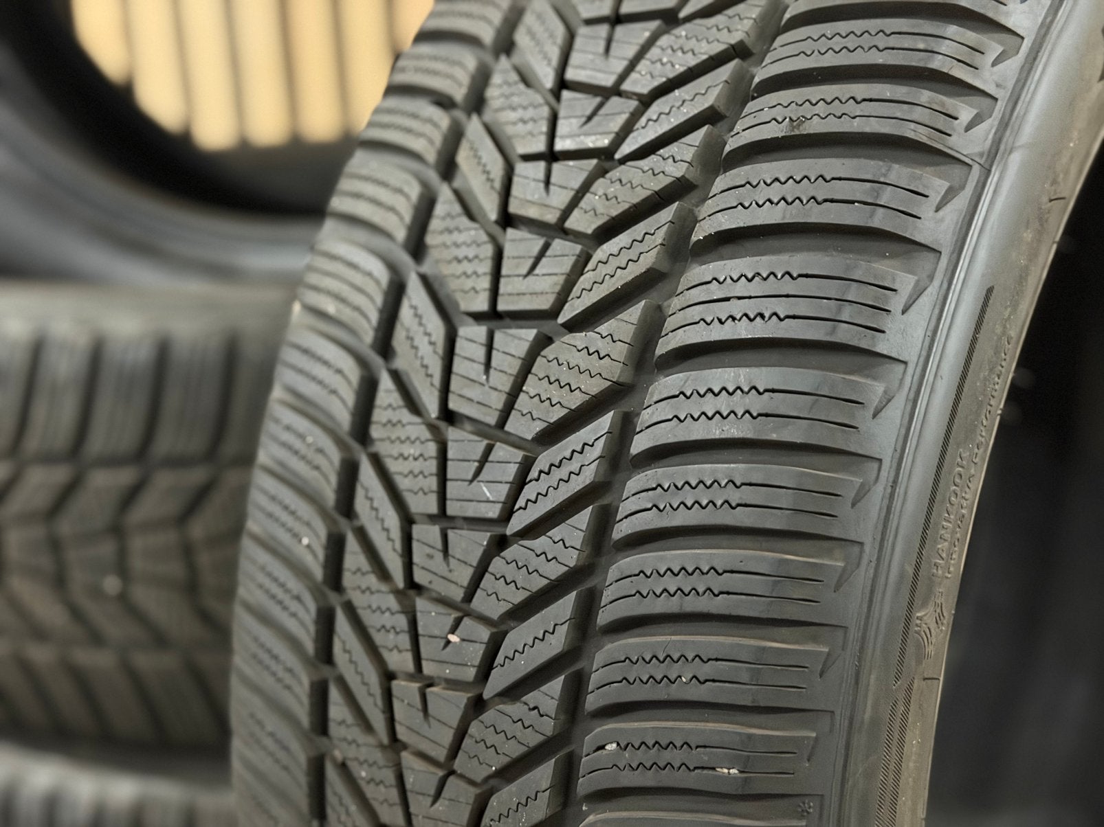 ️4x Hankook Winterbanden 235/50 R19 7,3mm Incl. Montage €400, Winterbanden, 235 mm, Band(en), Ophalen