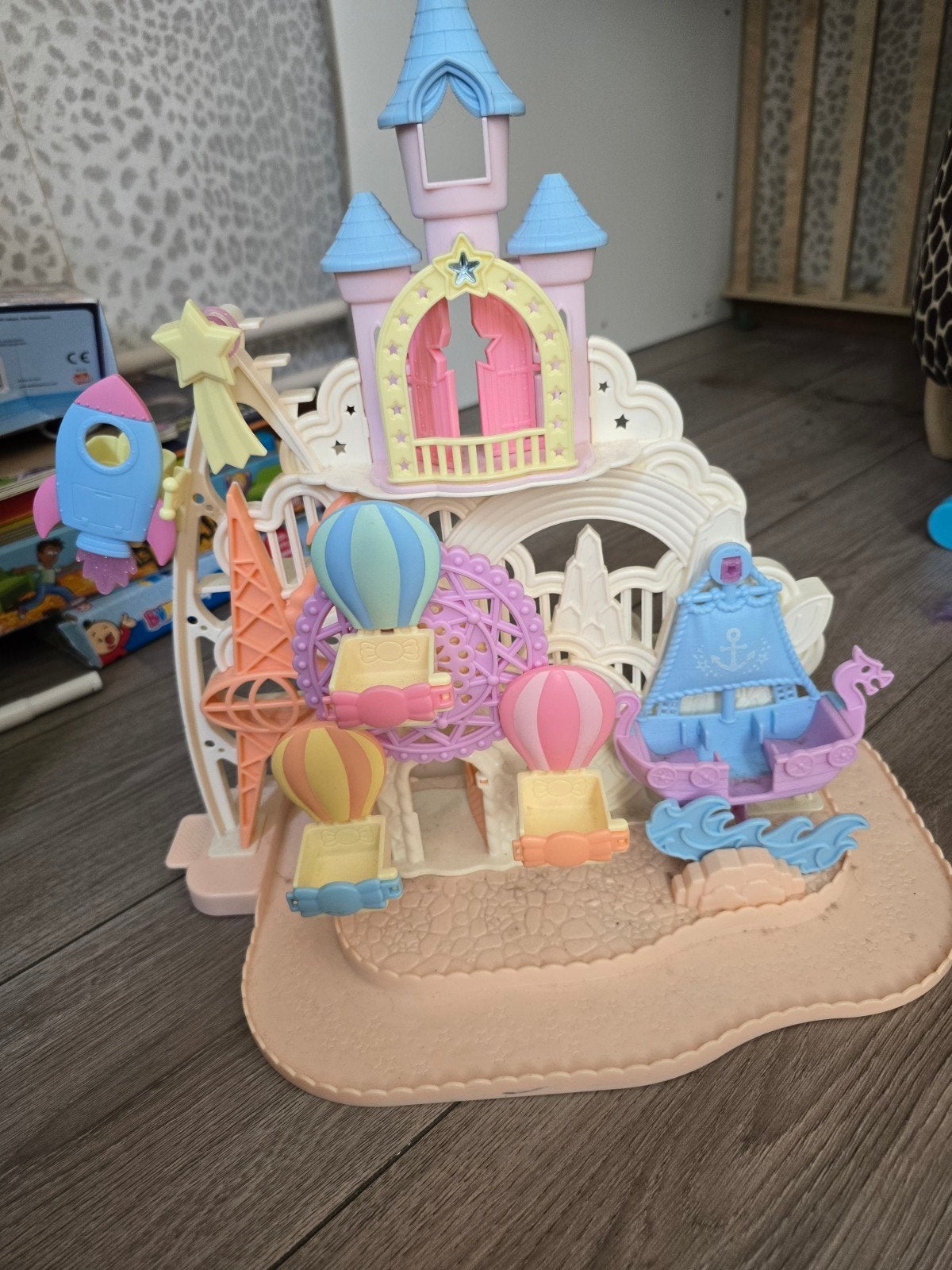 Sylvanian Families Poppenhuis met auto's, Ophalen, Gebruikt, Poppenhuis