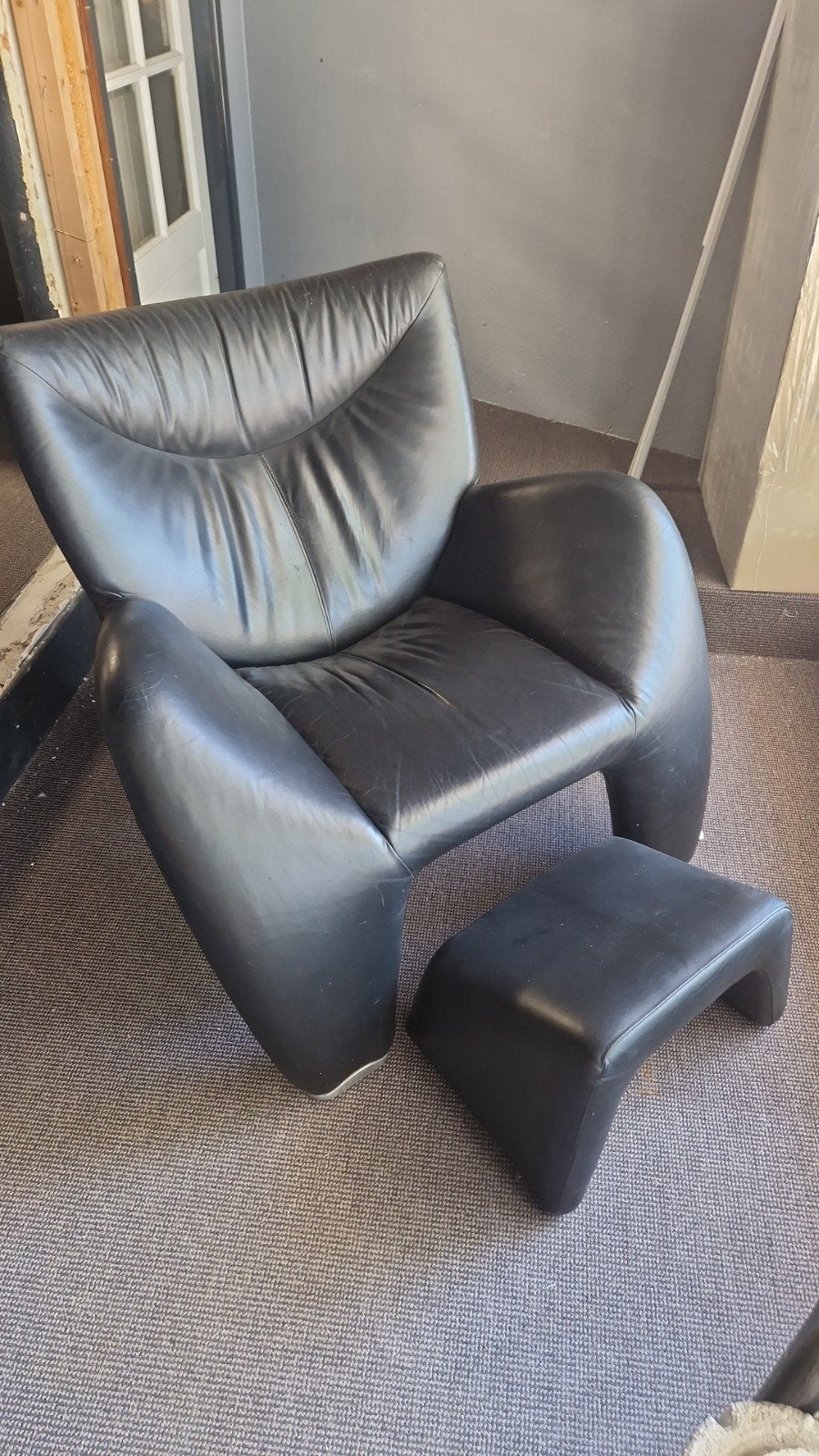 Leolux Echnatron fauteuil met hocker, Gebruikt, Ophalen of Verzenden, Modern, 50 tot 75 cm