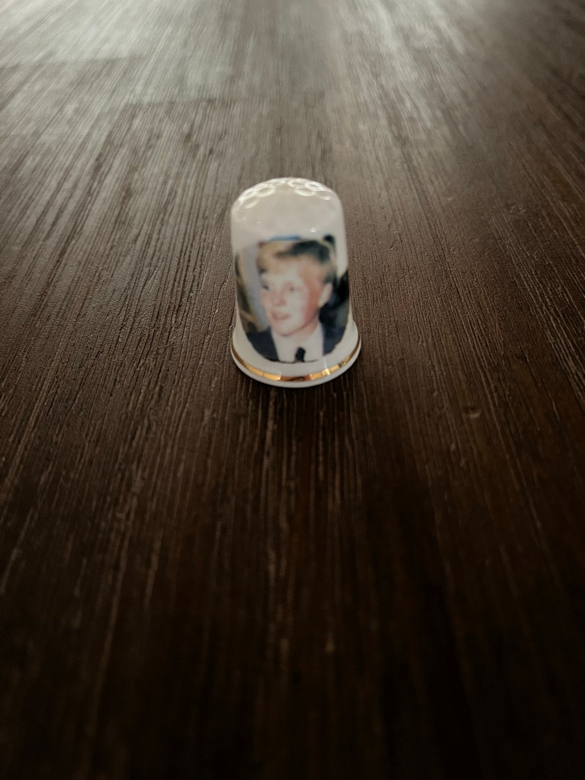 Vingerhoedje Prins Willem-Alexander (6 jaar), Verzamelen, Ophalen, Zo goed als nieuw, Porselein, Nederland