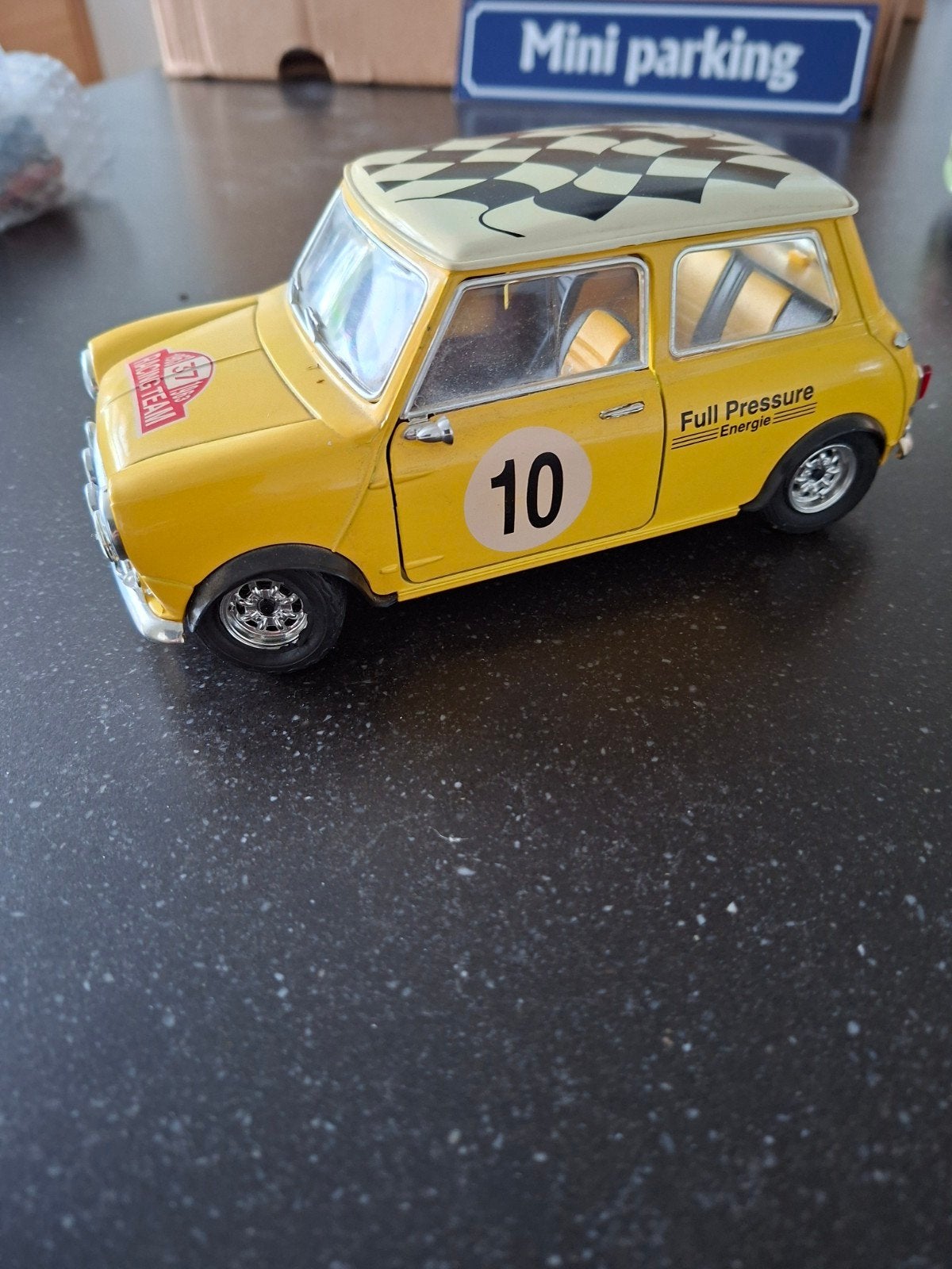 Gele Mini Cooper Rally Modelauto - Schaalmodel, Hobby en Vrije tijd, Ophalen of Verzenden, Zo goed als nieuw, Auto, Overige merken