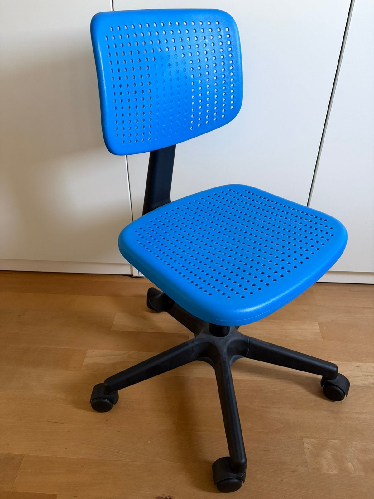 Kunststof kinder bureaustoel blauw Ikea Alrik, Ophalen, Zo goed als nieuw, Blauw, Bureaustoel