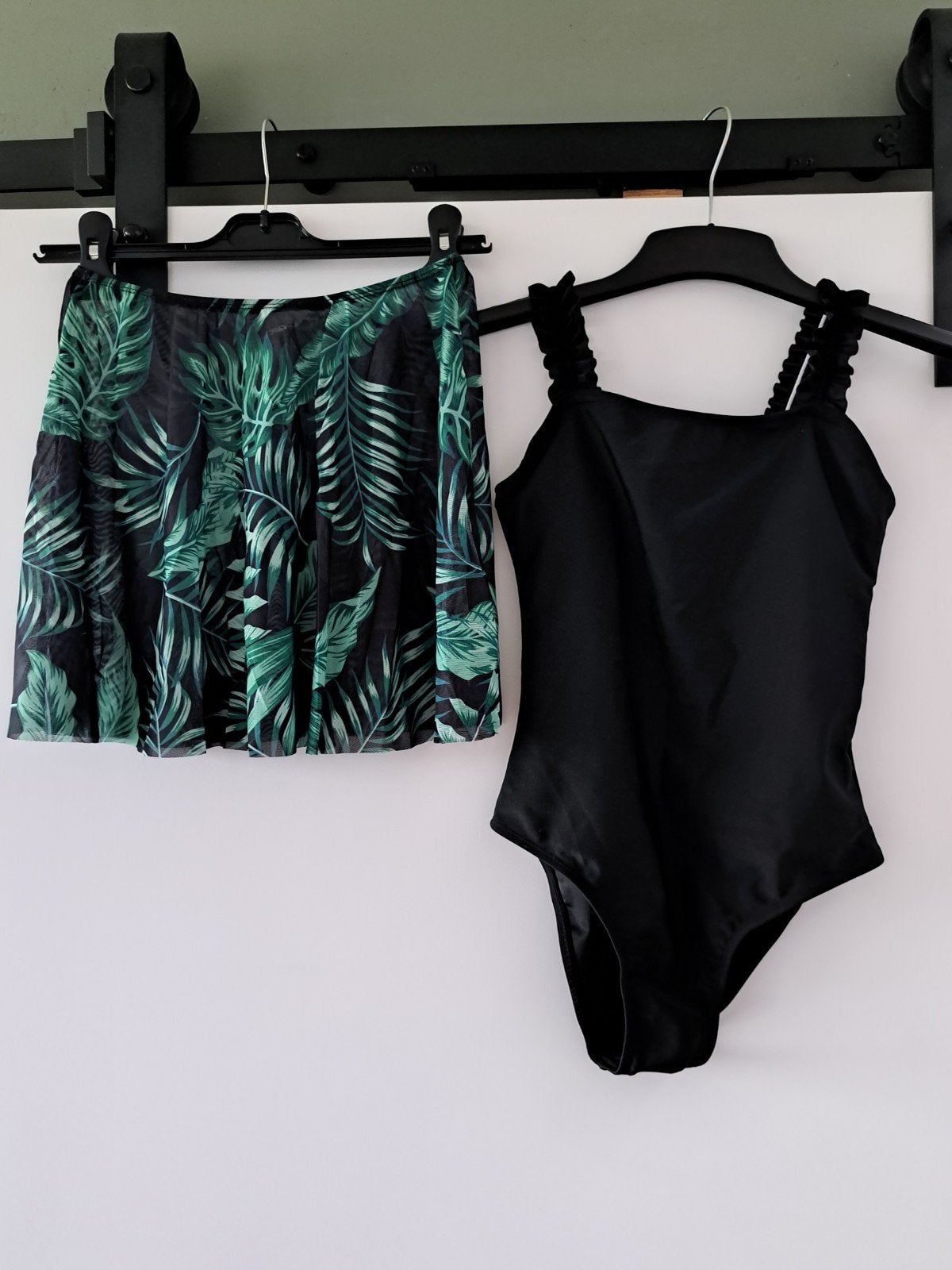 Nieuw  effen zwart meisjes badpak mt.146 + uitneembare buste, Ophalen of Verzenden, Nieuw, Meisje, Sport- of Zwemkleding