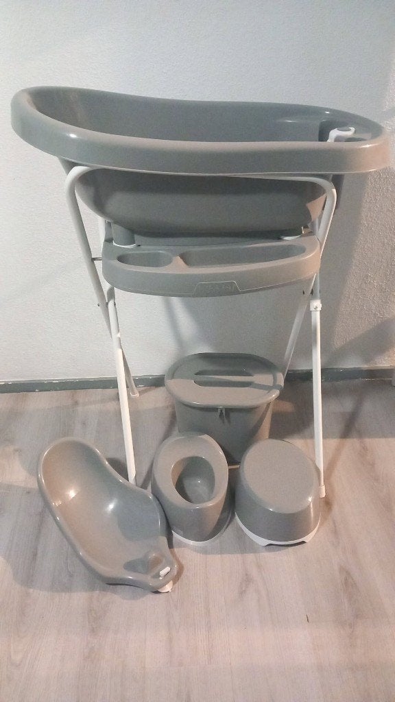 Bébé-Jou badset met standaard en accessoires ✅, Kinderen en Baby's, Ophalen, Zo goed als nieuw, Badje, Bébé-jou