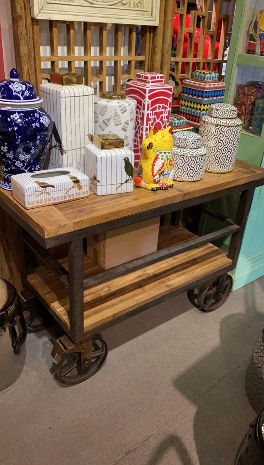 Industriële bartafel / dressoir met gietijzeren wielen, Ophalen, Gebruikt, 75 cm of meer, Rechthoekig