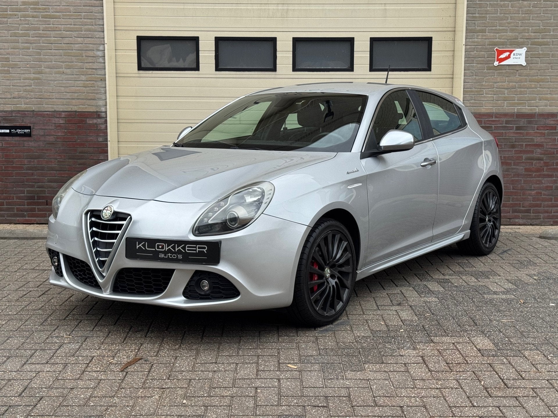 Alfa Romeo Giulietta 1.4 T Distinctive Sportiva|Airco|Clima|, Voorwielaandrijving, Euro 5, Gebruikt, Zwart