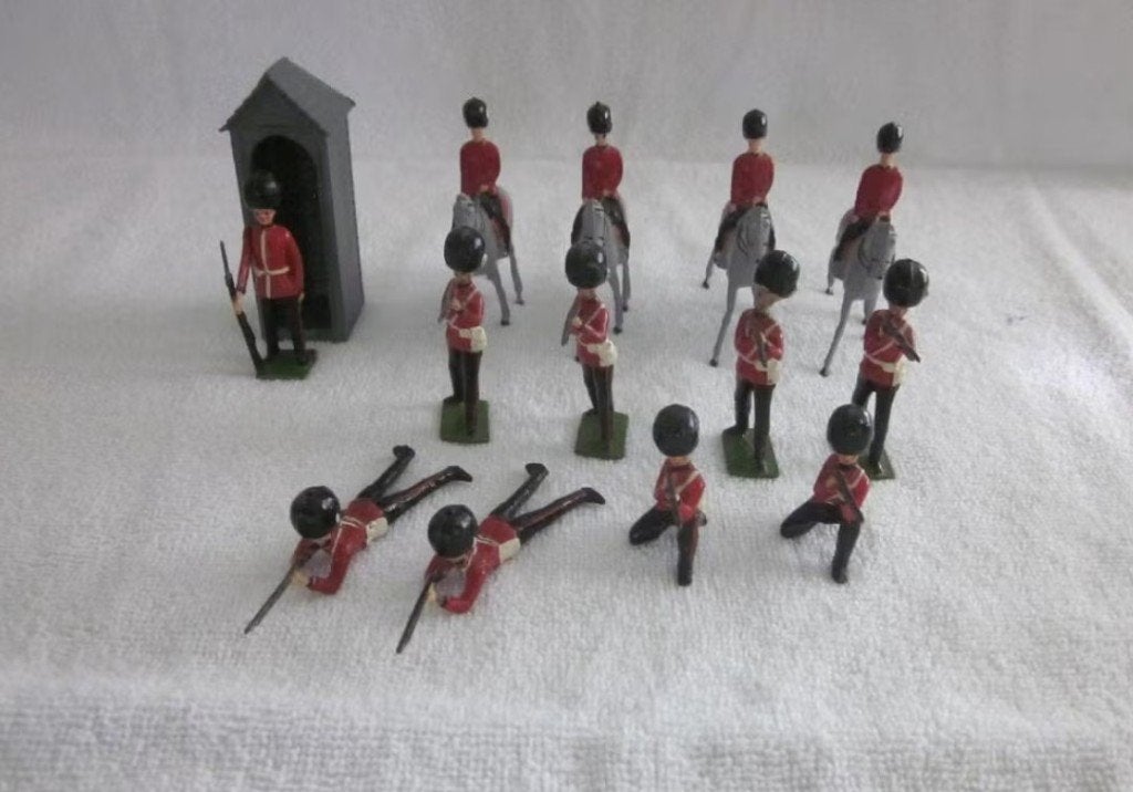 14 oude Britains Scots Guards Officer waarvan 4 te paard ., Ophalen of Verzenden