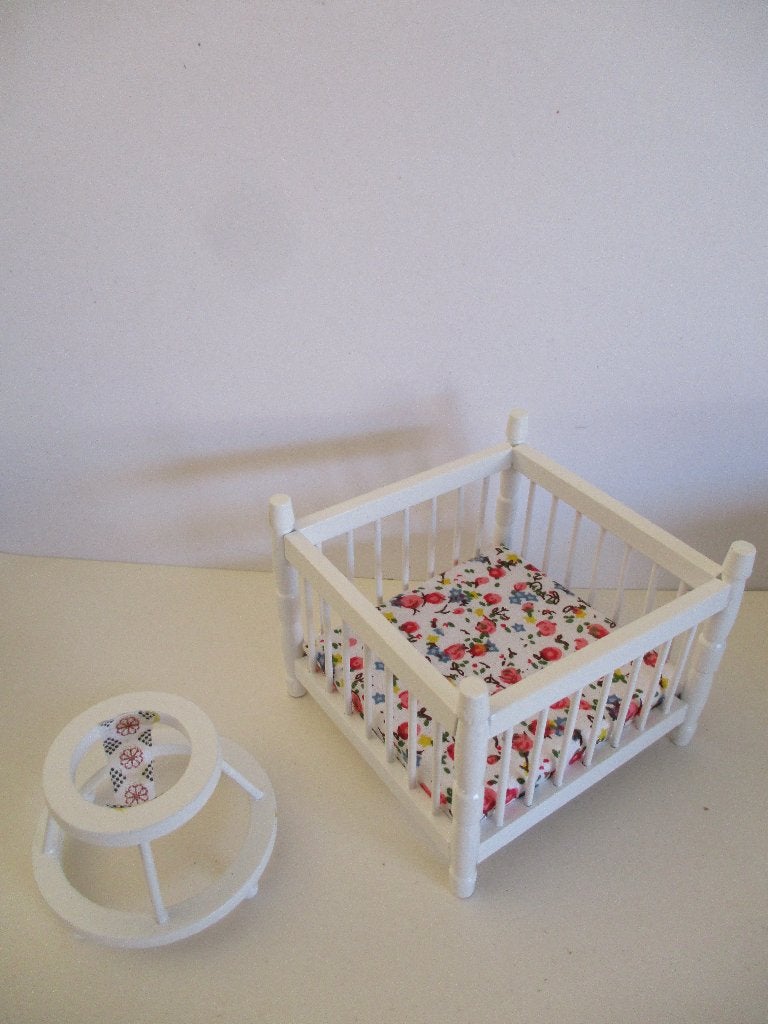 poppenhuis box met loop wagentje, Ophalen of Verzenden, Zo goed als nieuw, Decoratie