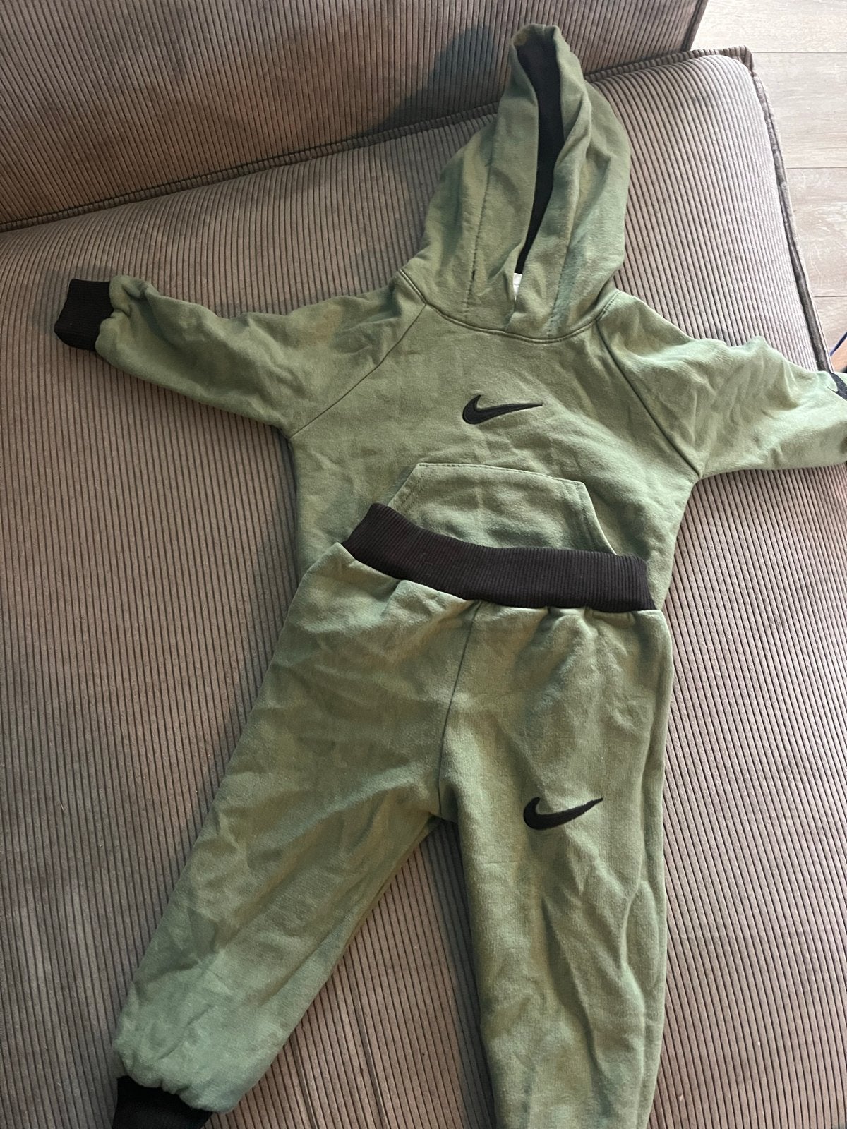 Nike baby trainingspak - Groen, Kinderen en Baby's, Ophalen, Zo goed als nieuw, Jongetje of Meisje