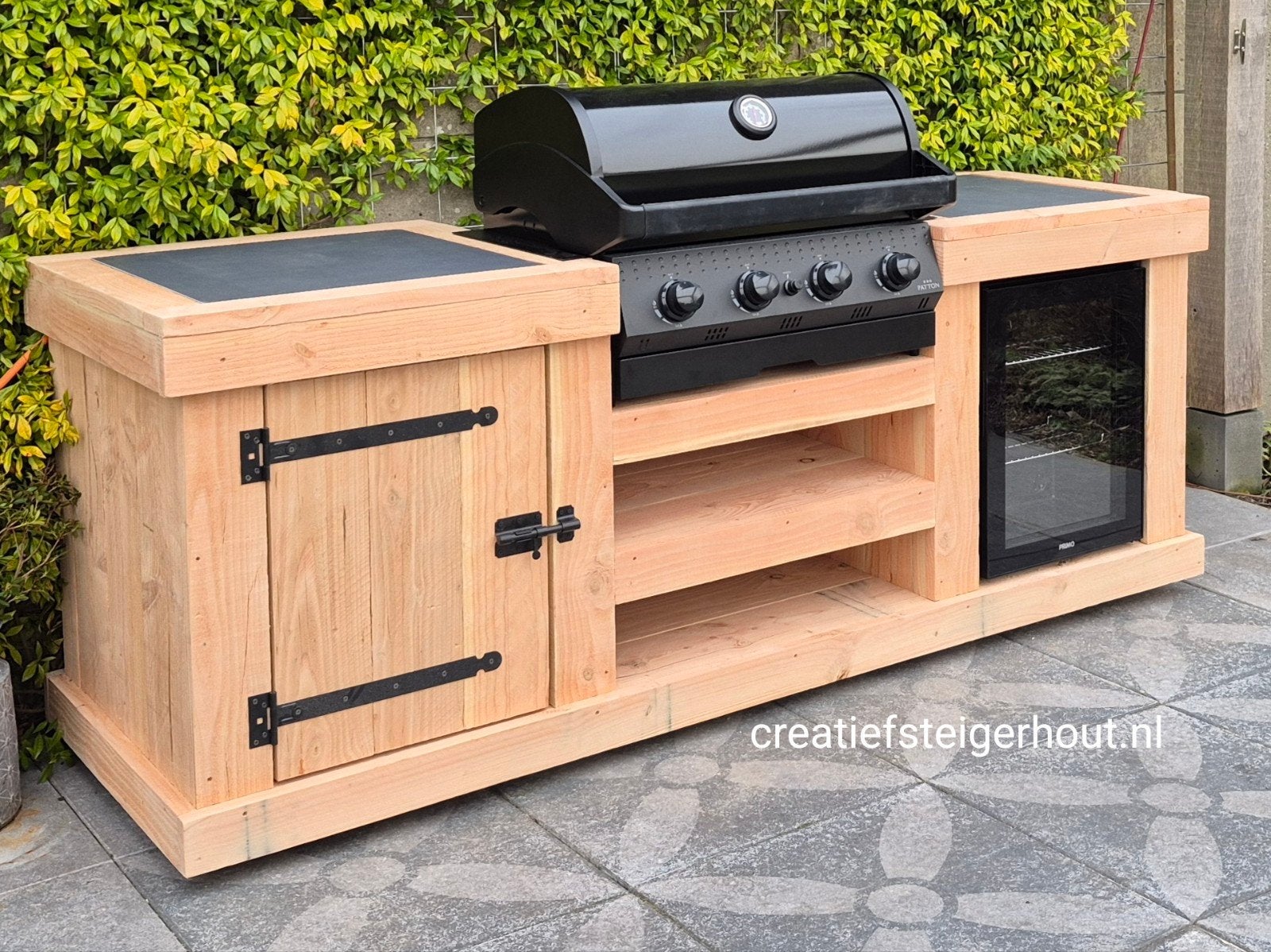 Douglas houten buitenkeuken met deur voor gasbbq en koelkast, Verzenden, Nieuw, Gas, Inbouw