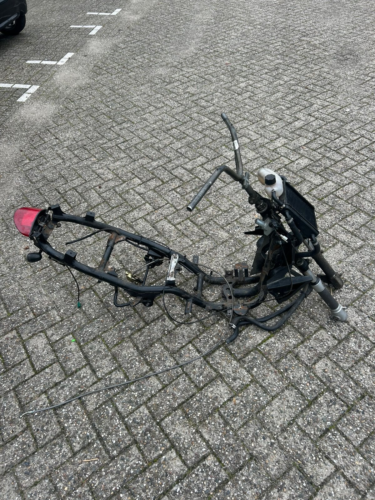 Aerox wok fram gele plaat, Ophalen, Zo goed als nieuw, Benzine, Zip