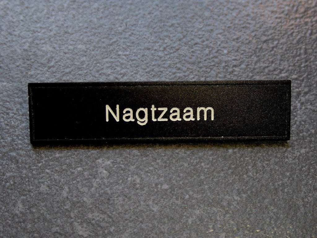 Set naamplaatjes/linten Nagtzaam Korporaal 1 GFPI, Verzamelen, Ophalen of Verzenden, Landmacht, Nederland, Embleem of Badge
