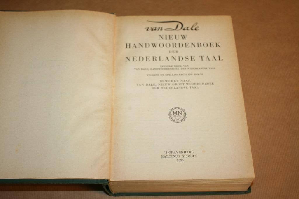 Van Dale\'s nieuw handwoordenboek der Nederlandse taal 1956, Ophalen of Verzenden, Gelezen, Van Dale, Nederlands