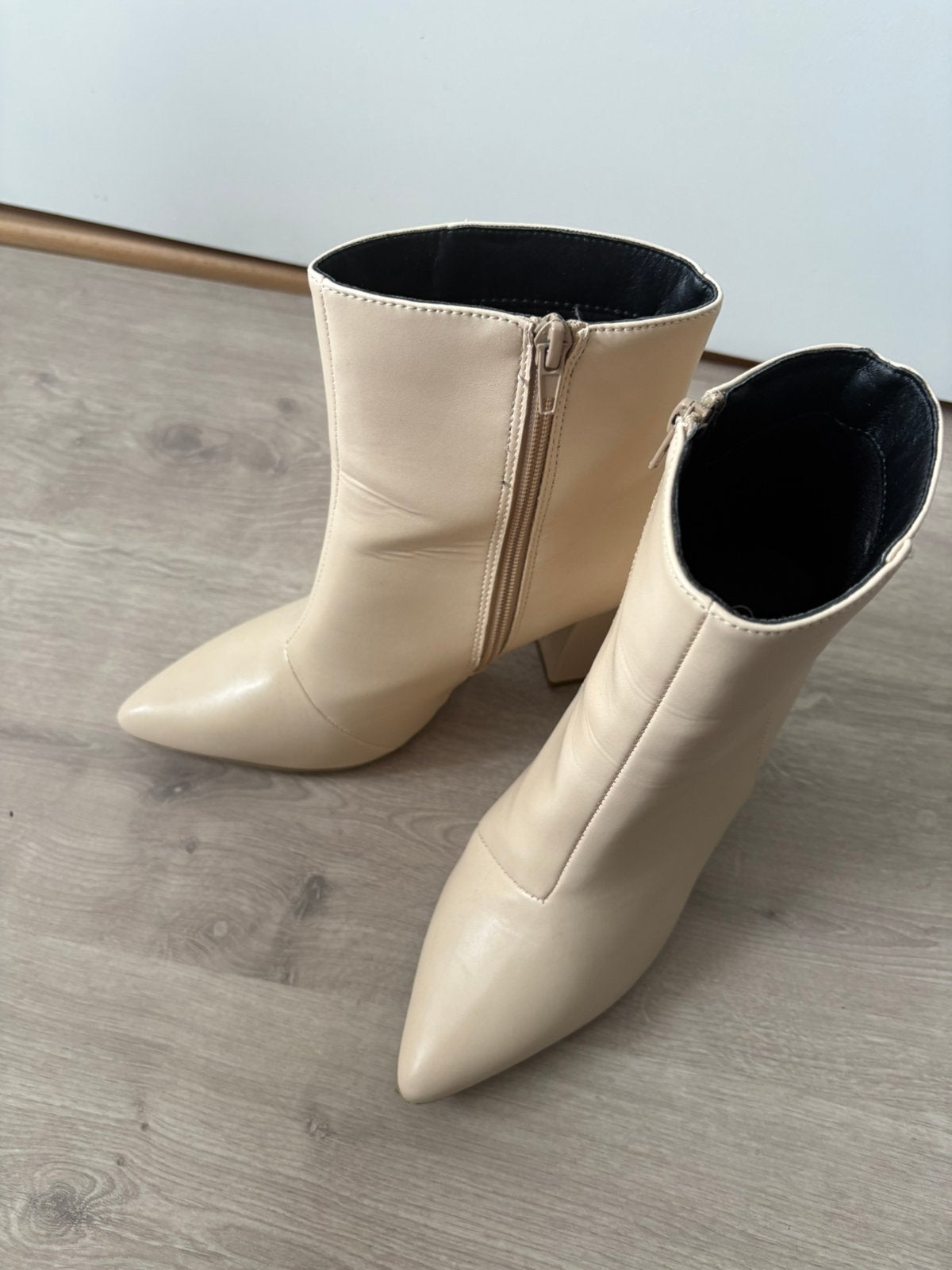 Leuke halfhoge laarsjes, Verzenden, Beige, Lage of Enkellaarzen, Zo goed als nieuw