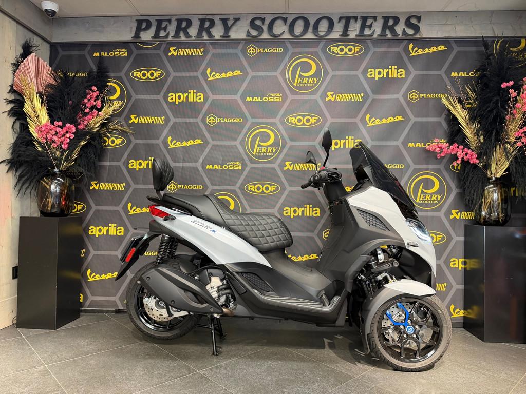 Piaggio 310 MP3 HPE Sport 2026 EXCLUSIVE EURO5+ SPECIAL EDIT, Gedempte oude gracht 112
2011GW  Haarlem, NL, Scooter, Piaggio, 310 cc