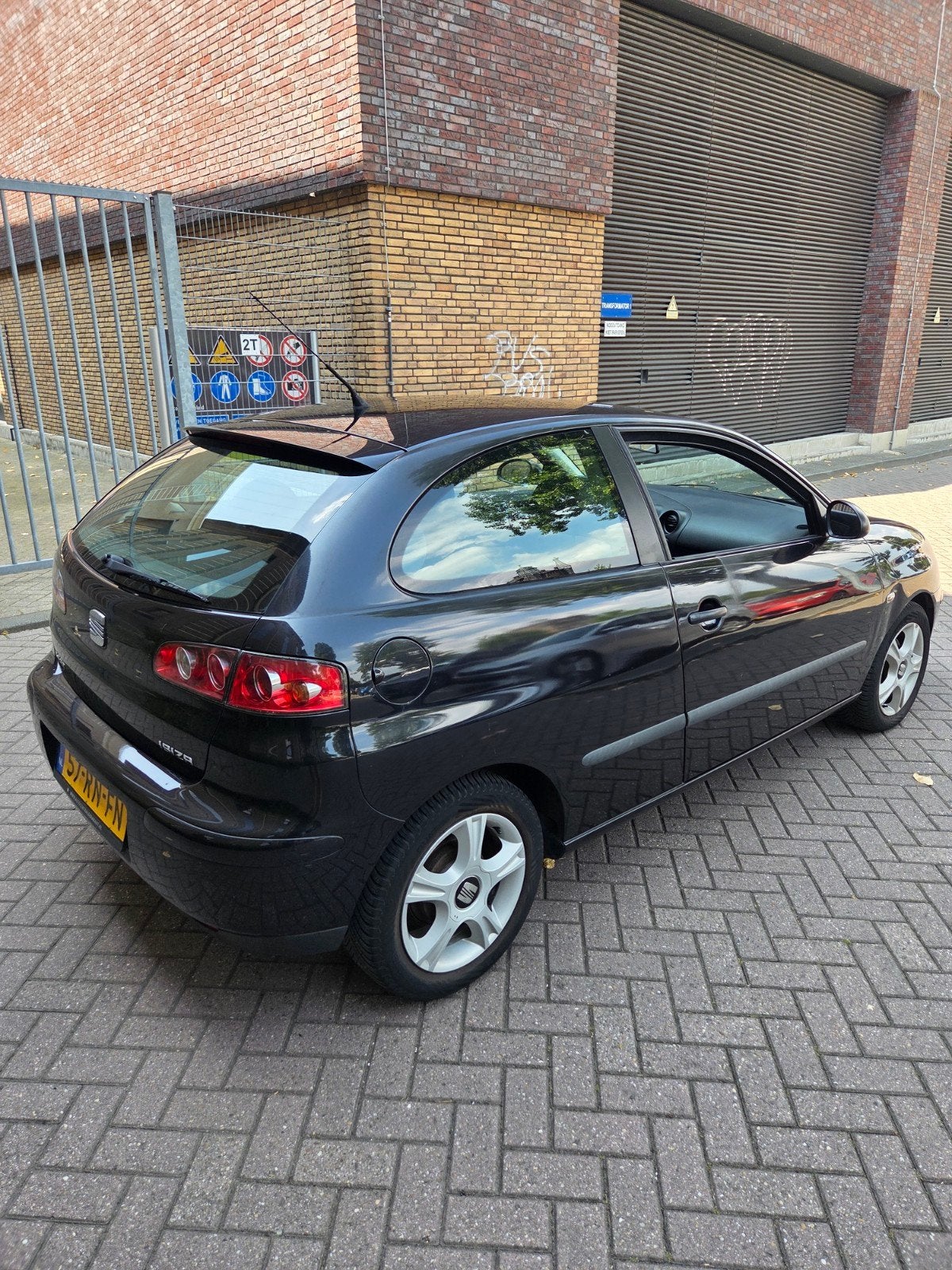 Seat Ibiza 1.4 16V 55KW 2005 Zwart, Auto's, Seat, Voorwielaandrijving, Zwart, 4 cilinders, Origineel Nederlands