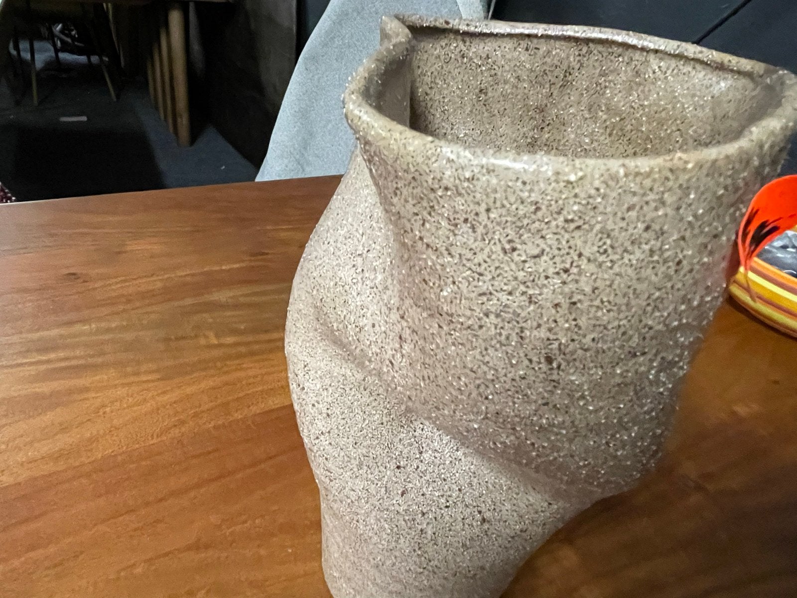 Taupe Vaas 29 cm met Organische Vorm, Ophalen, Nieuw, Bruin, Steen/keramiek