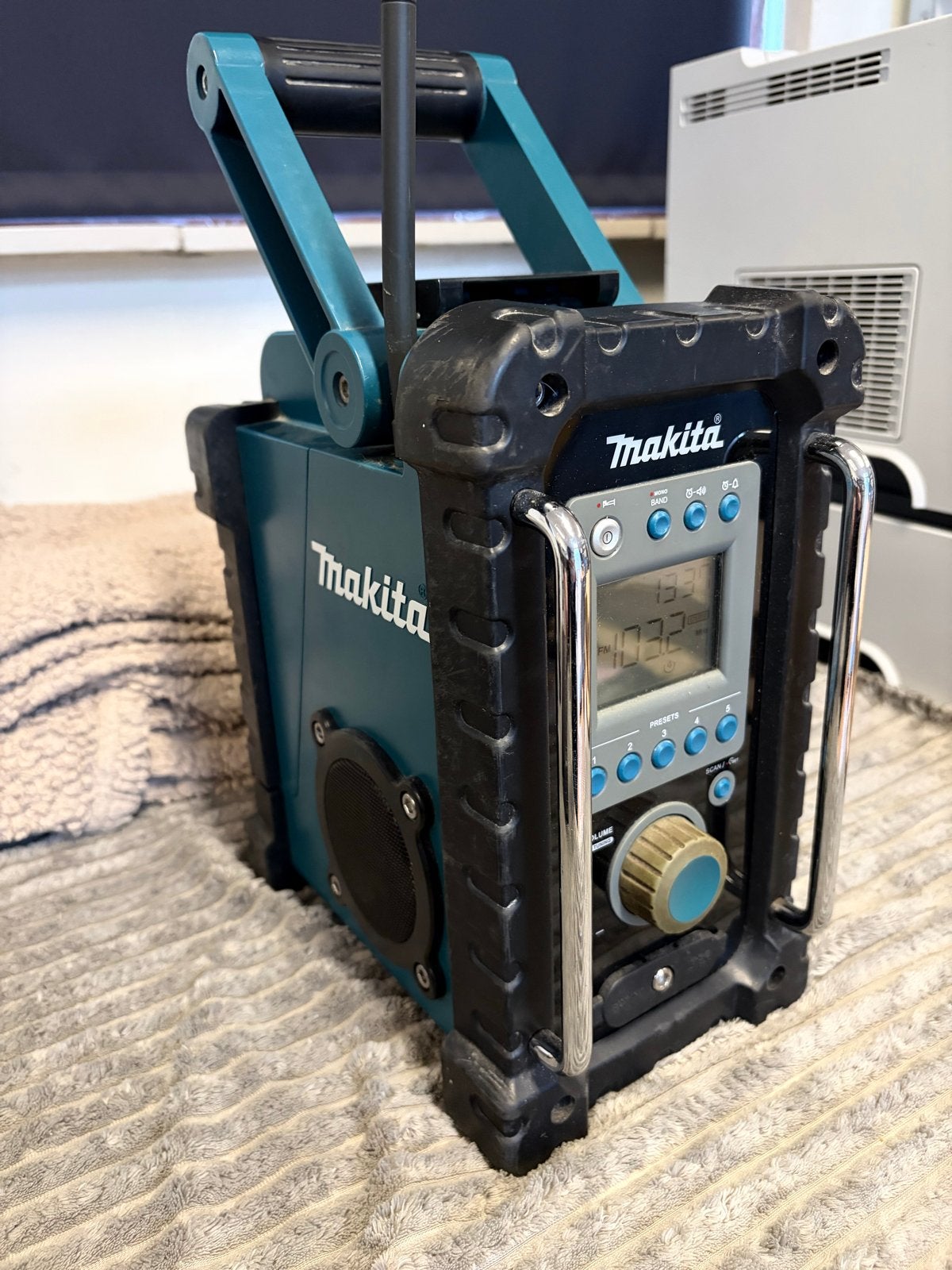 Makita BMR100 Bouwradio - Robuust en Betrouwbaar, Ophalen of Verzenden, Gebruikt, Bouwradio