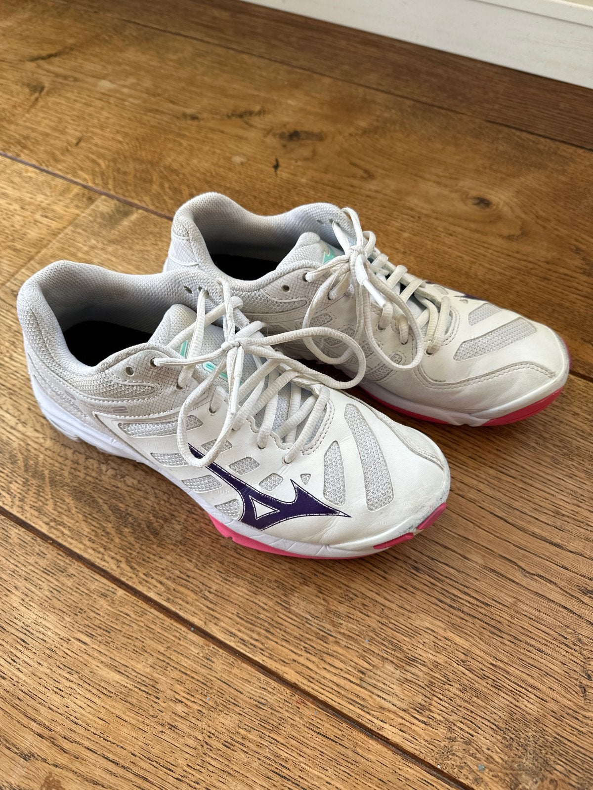 Mizuno Wave Voltage 2 indoorschoenen - Maat 38.5, Kleding | Dames, Schoenen, Ophalen of Verzenden, Gedragen, Wit, Sportschoenen