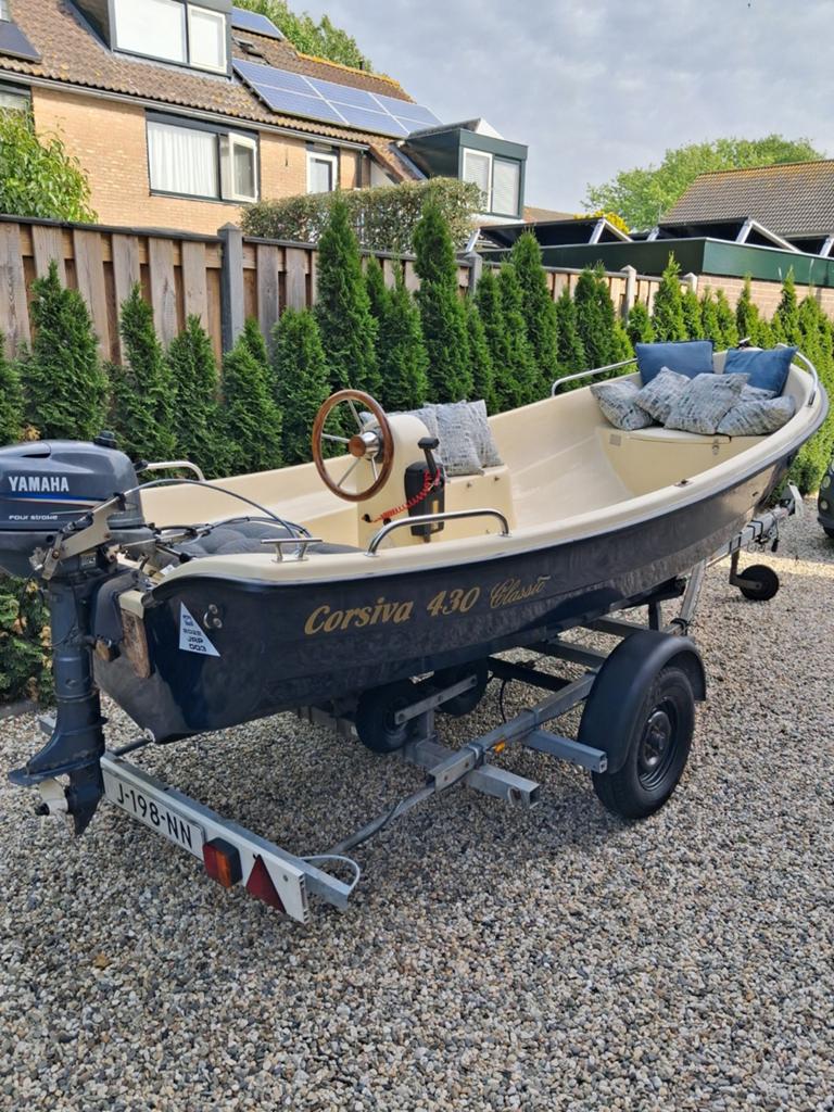 Corsiva 430 Sloep met stuurconsole., Ophalen, Consoleboot, Kussenset, Corsiva