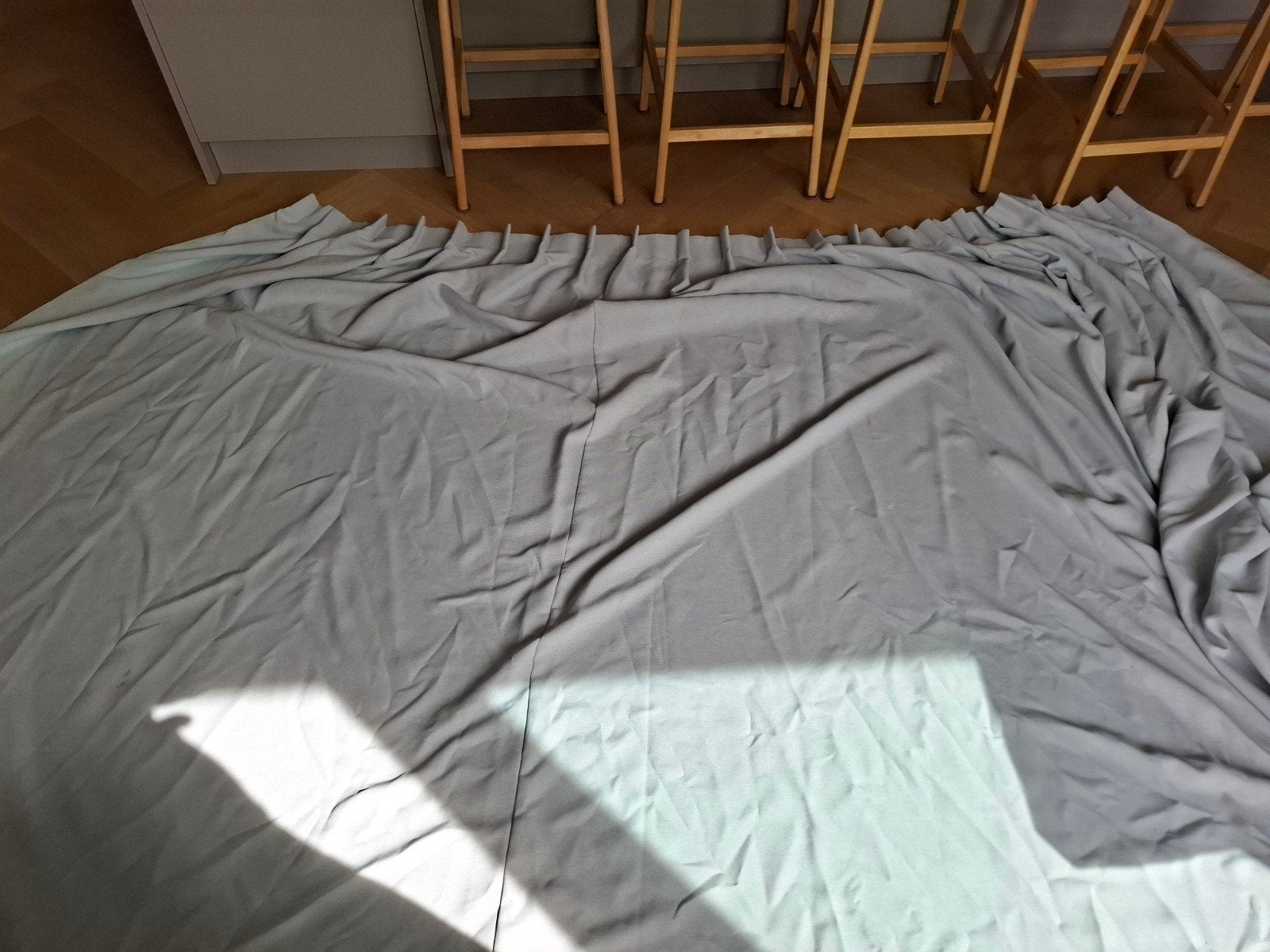 Gordijnen met plooi zand/grijskleur. Deels verduisterend., Ophalen, 435 cm, Gebruikt, Overige merken