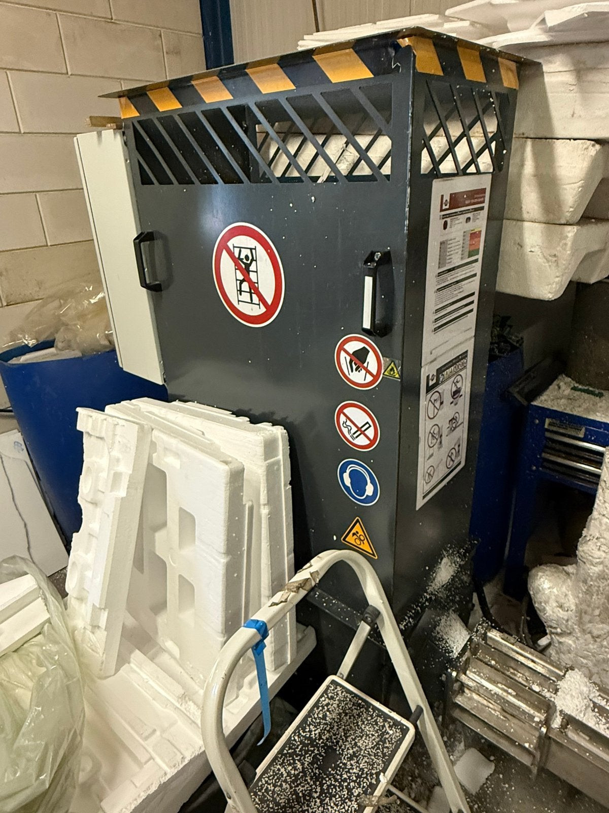 Piepschuim eps pers recycling schroef pers, Ophalen, Zo goed als nieuw, Piepschuim (Tempex), 15 m² of meer