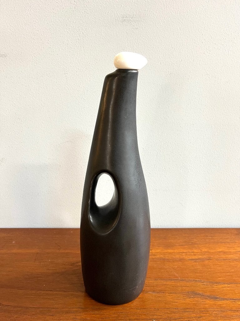 Nederlands vintage design zwarte porseleinen wijnfles 1960, Ophalen of Verzenden, Huis en Inrichting