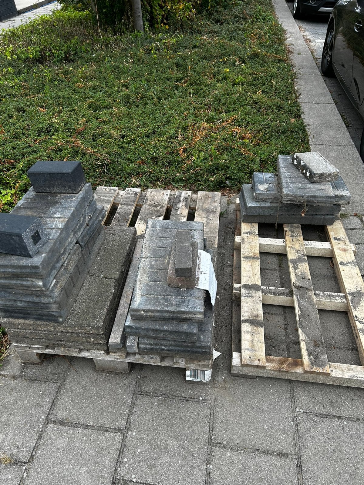GRATIS!! Opsluitbanden en tegels | ophalen zonder afspraak, Ophalen, Gebruikt, 5 tot 10 m², Beton