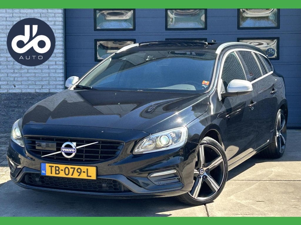 Volvo V60 2.0 D4 191pk AUTOM. R-Design EXPORT/ HANDEL I OPEN, Auto's, Volvo, 1969 cc, Zwart, Diesel, Te koop