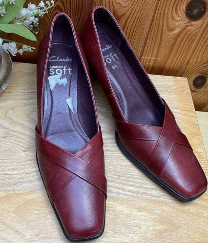Clarks NIEUW maat 6.5/40, Schoenen met lage hakken, Nieuw, Ophalen of Verzenden, Rood
