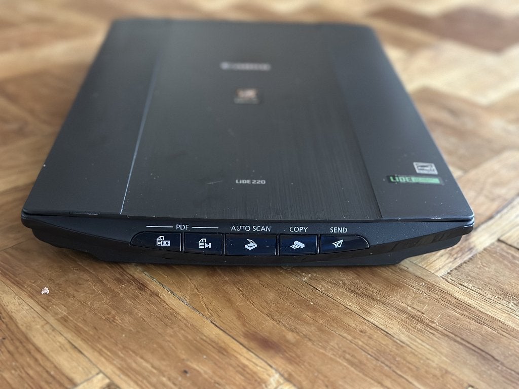 Canon Canoscan LiDE 220 flatbed scanner – zgan, Computers en Software, Scanners, Ophalen, MacOS, Canon, Zo goed als nieuw