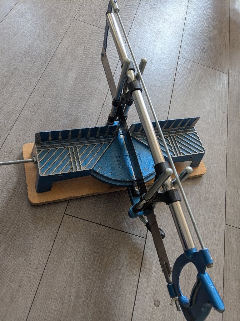verstekzaag 4 euro, Ophalen, Gebruikt