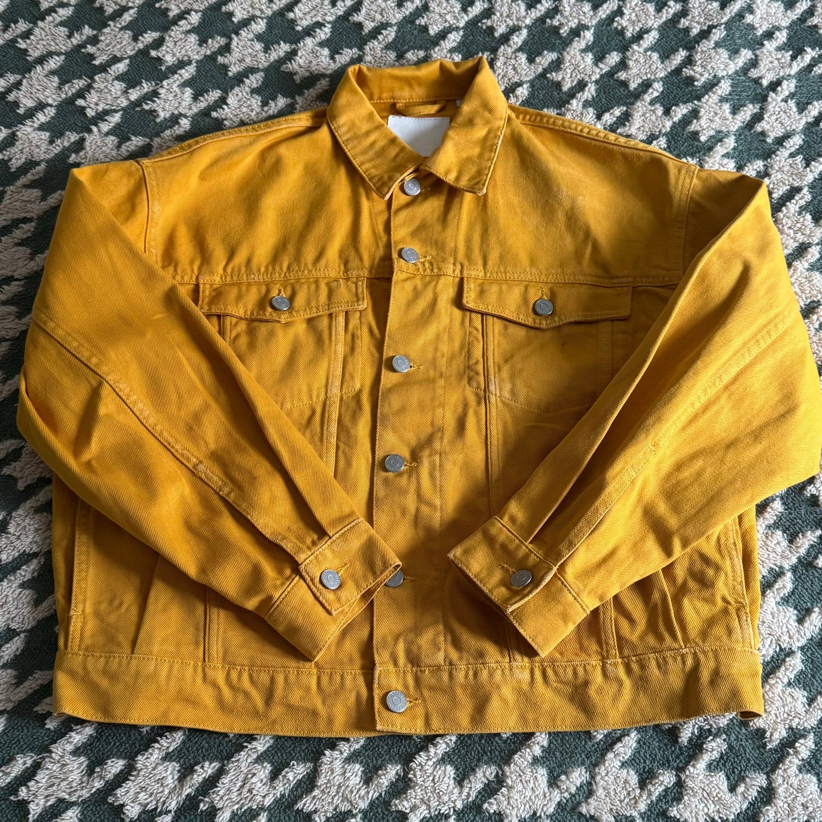 Weekday spijkerjasje in goede staat, Kleding | Dames, Ophalen of Verzenden, Gedragen, Geel