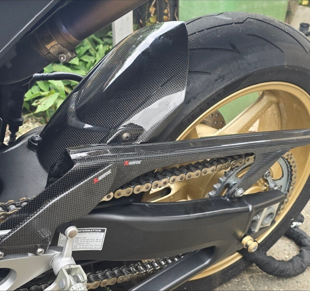 Yamaha R1 RN19 Akrapovic Carbon spatbord/kettingbeschermer, Motoren, Ophalen