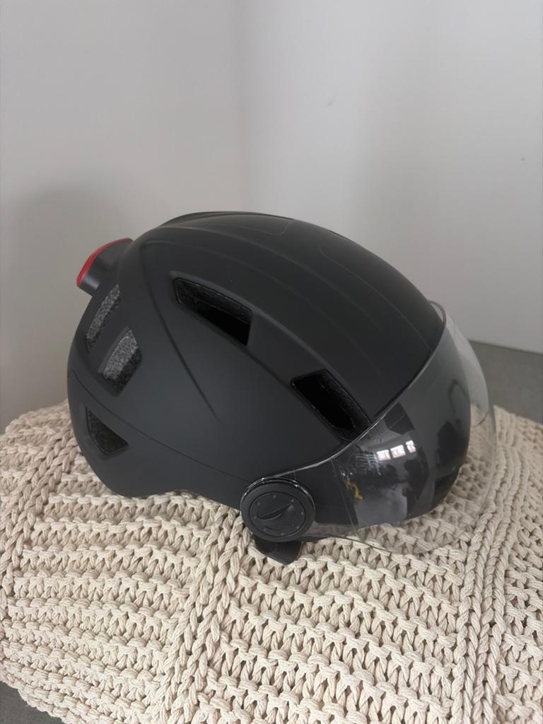 Speedpedelec helm maat L met vizier - Zwart, Fietsen en Brommers, Fietsaccessoires | Fietshelmen, Ophalen of Verzenden, Zo goed als nieuw