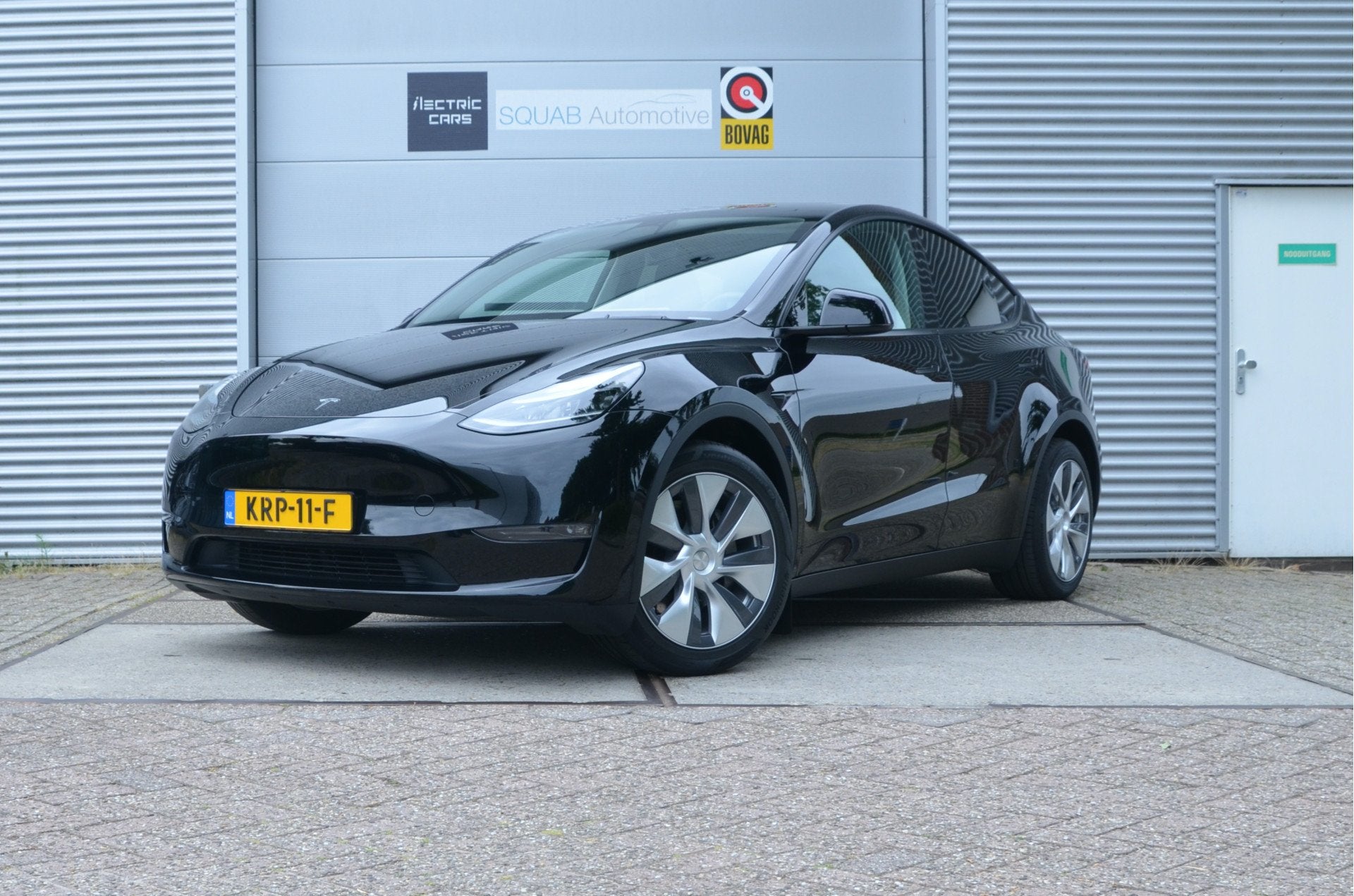 Tesla Model Y Long Range AWD 75 kWh Trekhaak (1.600kg) AutoP, Auto's, Automaat, 12 maanden, Gebruikt, Zwart