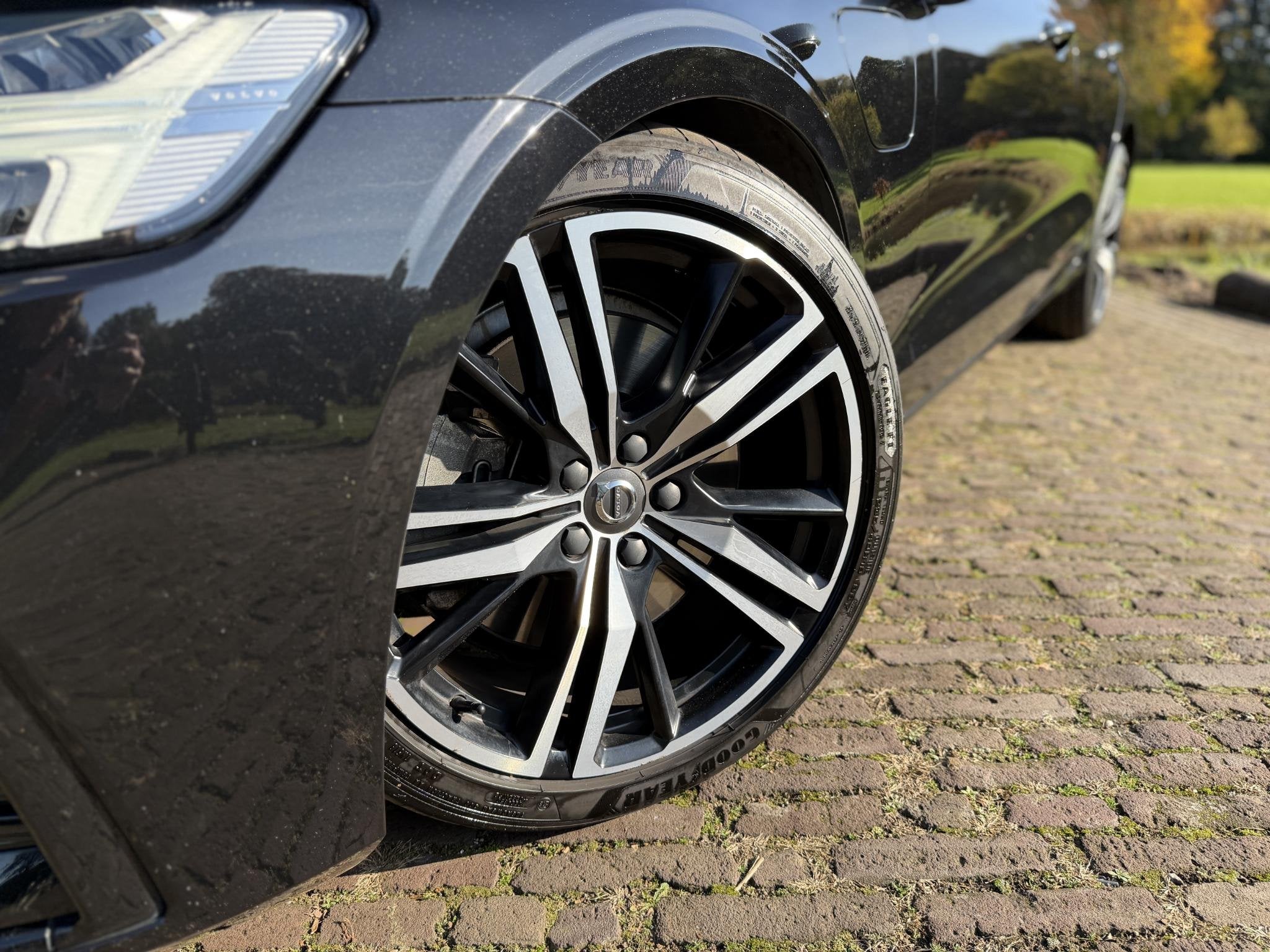 Volvo S60 2.0 T8 AWD Twin Engine R-Design | HUD | Pano | Har, Auto's, Verwarmde buitenspiegels, Gebruikt, Euro 6, 4 cilinders