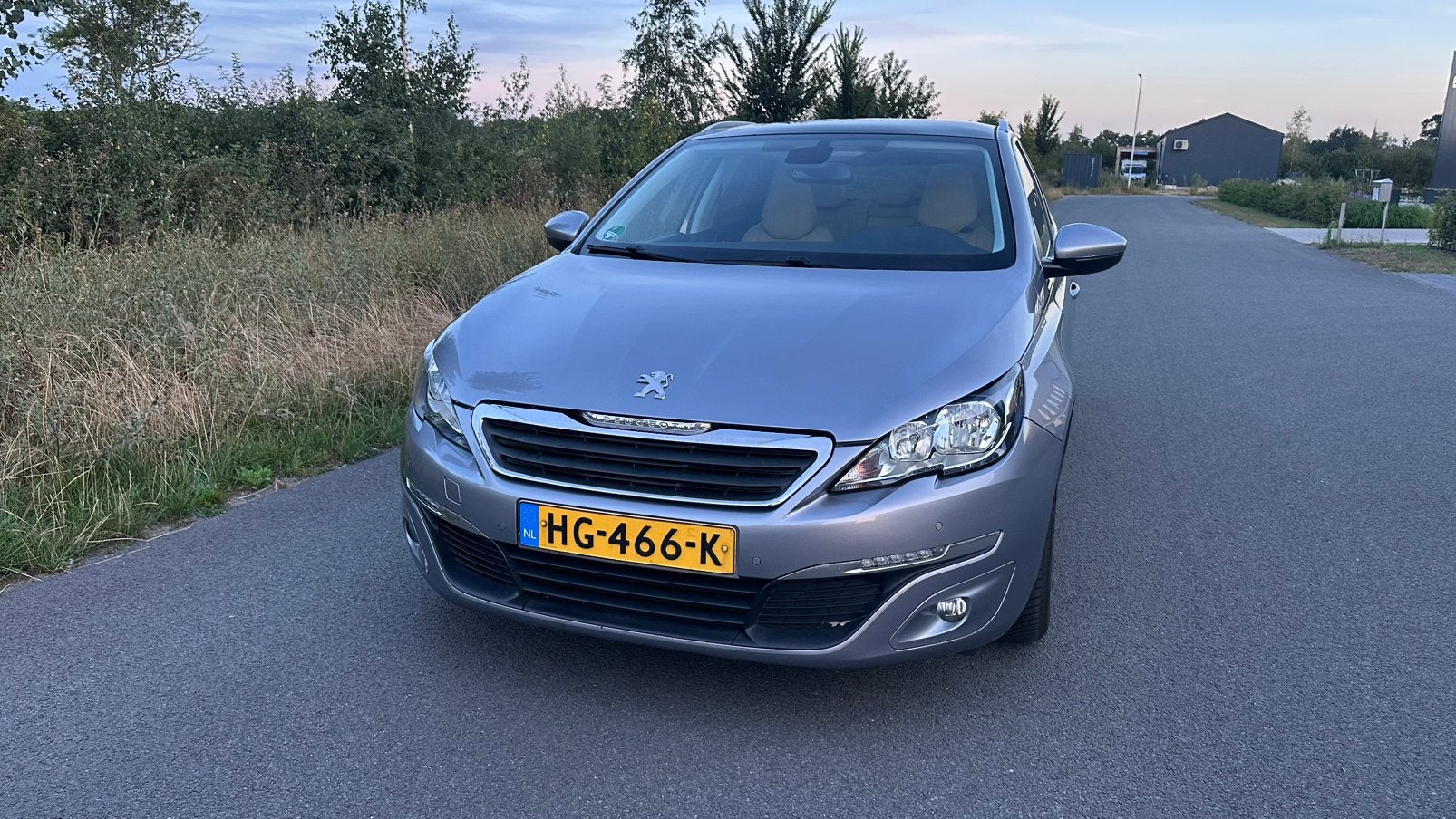 Peugeot 308 1.6 Bluehdi 120pk 2015 Grijs, panoramadak, Auto's, Peugeot, Voorwielaandrijving, 4 cilinders, Parkeersensor, Stationwagon