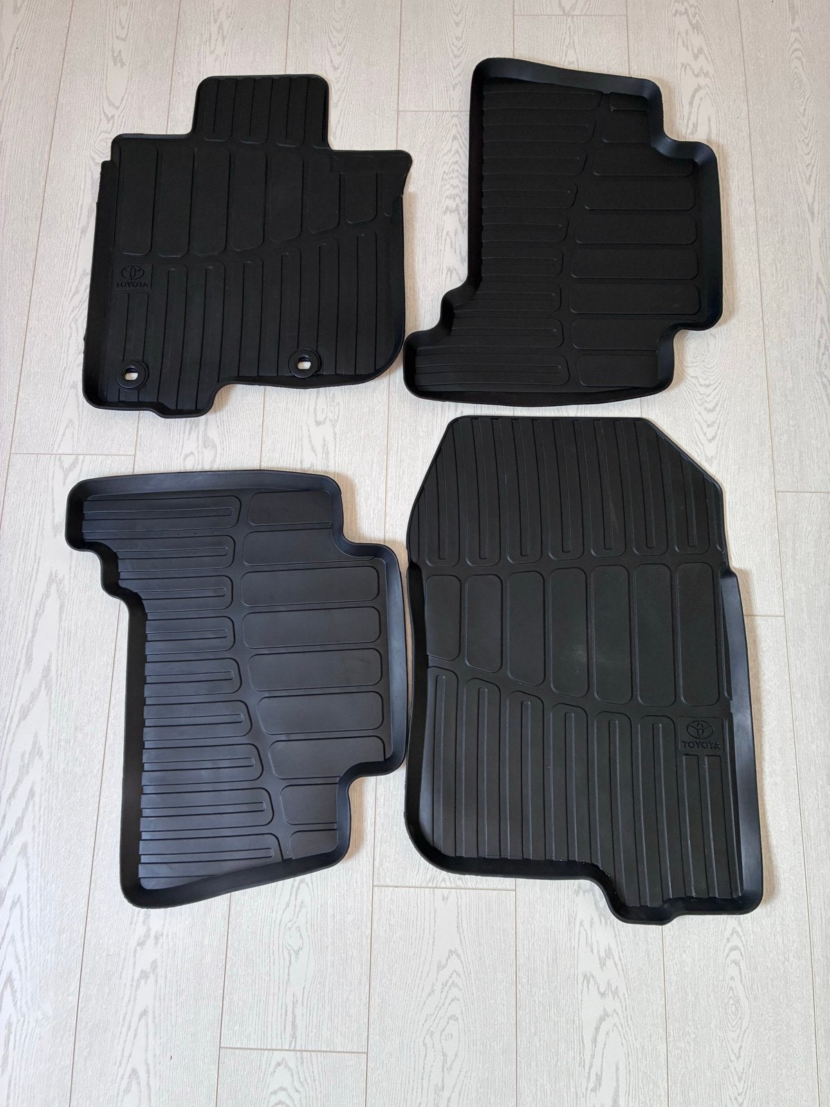 Originele rubberen mattenset Toyota hybride (vanaf 2020), Ophalen of Verzenden, Zo goed als nieuw