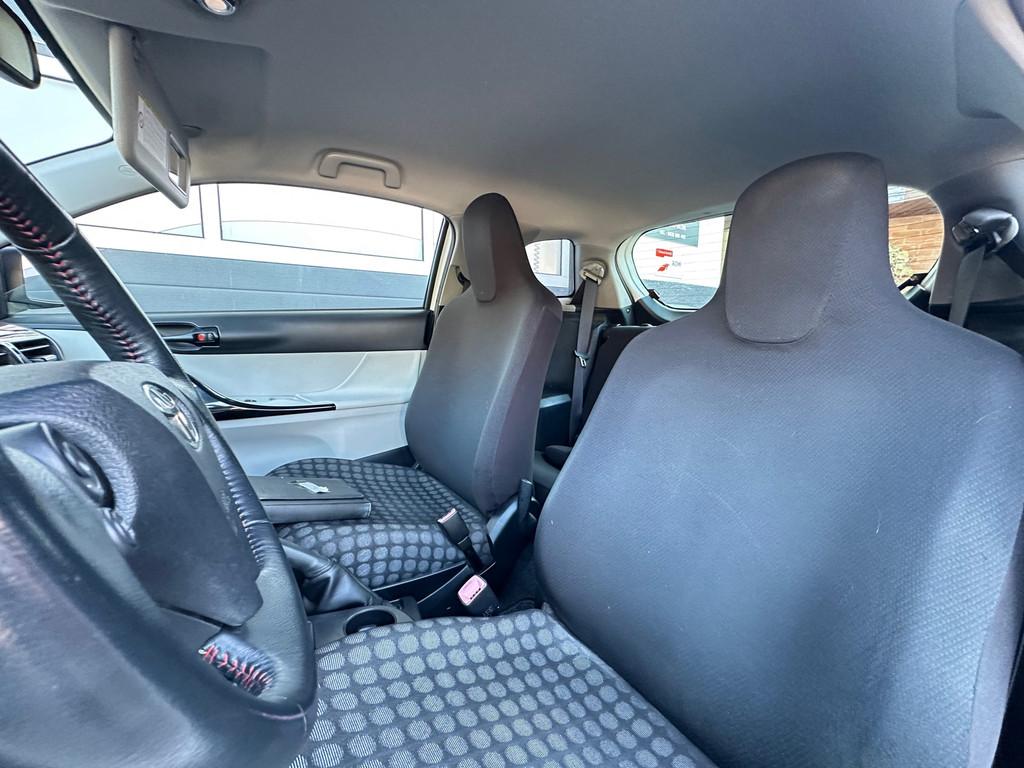 Toyota IQ 1.0 VVTi Aspiration | AIRCO | KEYLESS I 99 DKM ! N, Auto's, Toyota, Euro 5, Stof, Gebruikt, Zwart