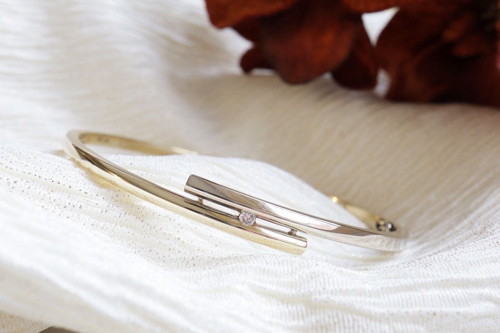 14 Karaat Gouden Slavenarmband Met Diamant, Mokieno, Ophalen of Verzenden, Zo goed als nieuw, Info@mokieno.nl