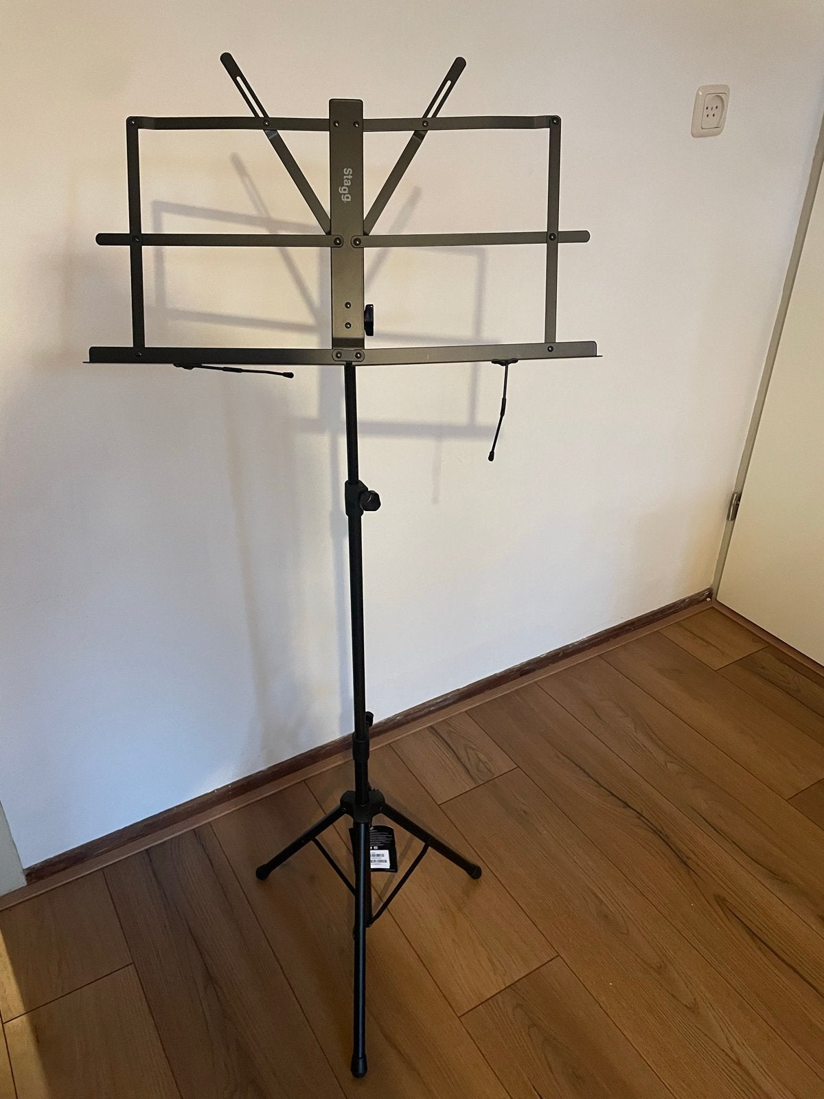 Stagg MUS-Q4 Muziekstandaard met draagtas, Ophalen, Zo goed als nieuw, Muziekstandaard, Overige instrumenten