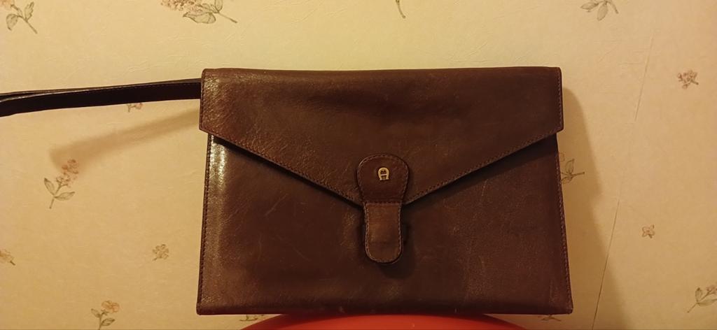 Vintage Etienne Aigner clutch/avondtasje € 60,00, Ophalen