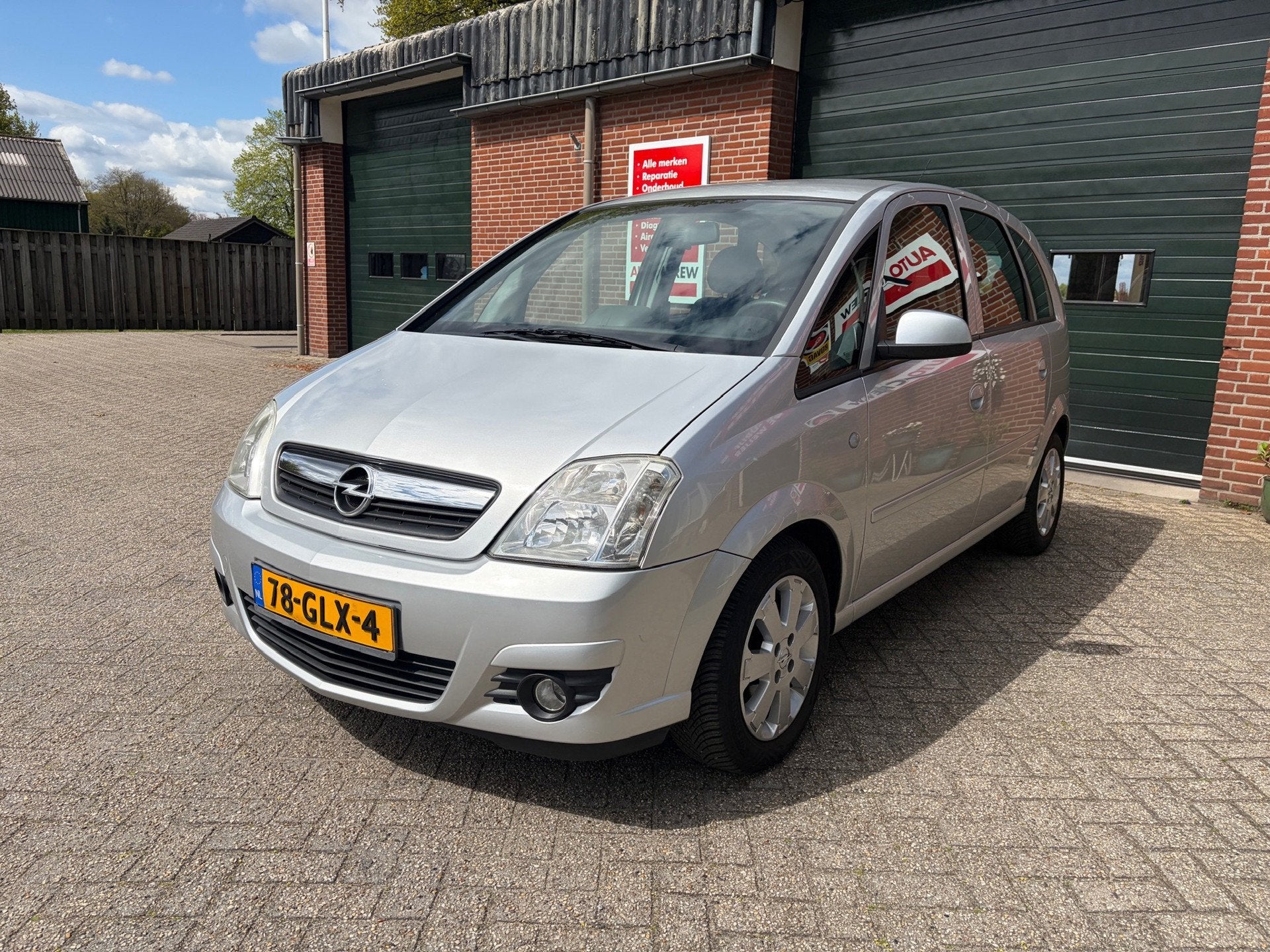 Opel Meriva 1.6-16V Cosmo Airco, Voorwielaandrijving, Gebruikt, Zwart, 4 cilinders