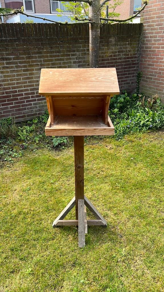 Vogelvoederhuis op standaard, Ophalen, Zo goed als nieuw