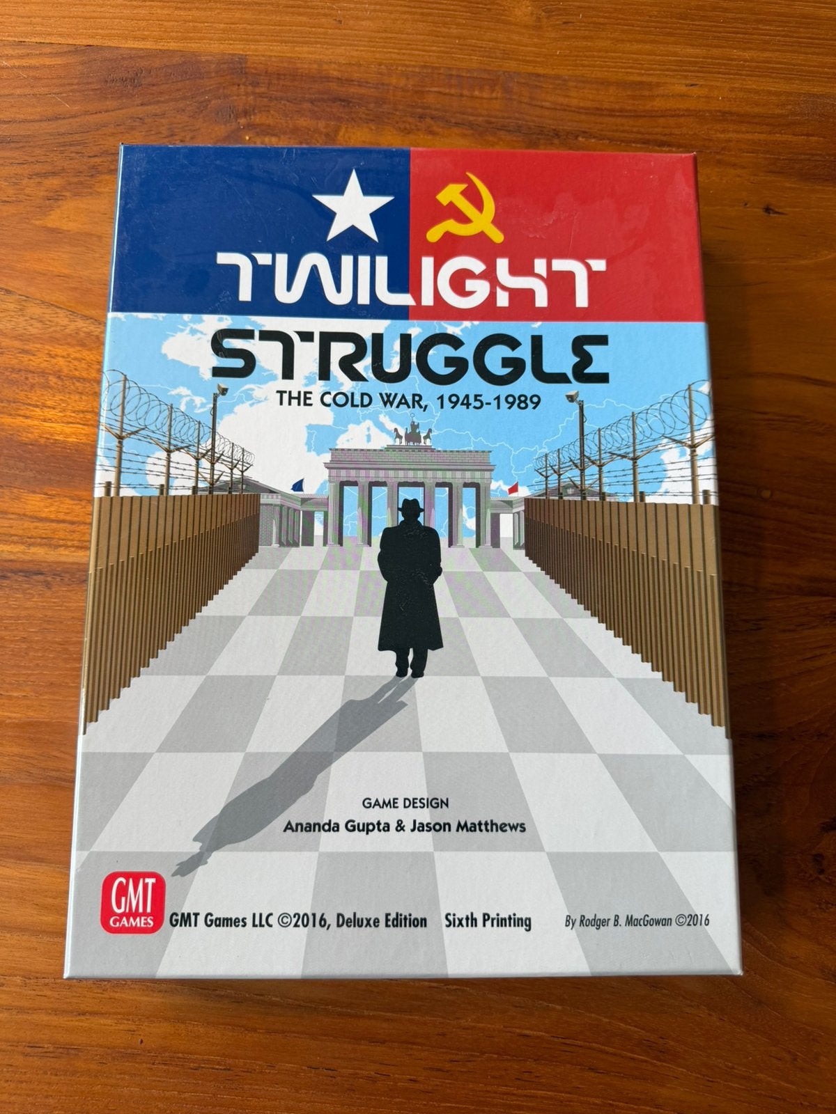 Twilight Struggle Deluxe Edition, Hobby en Vrije tijd, Ophalen of Verzenden, Zo goed als nieuw